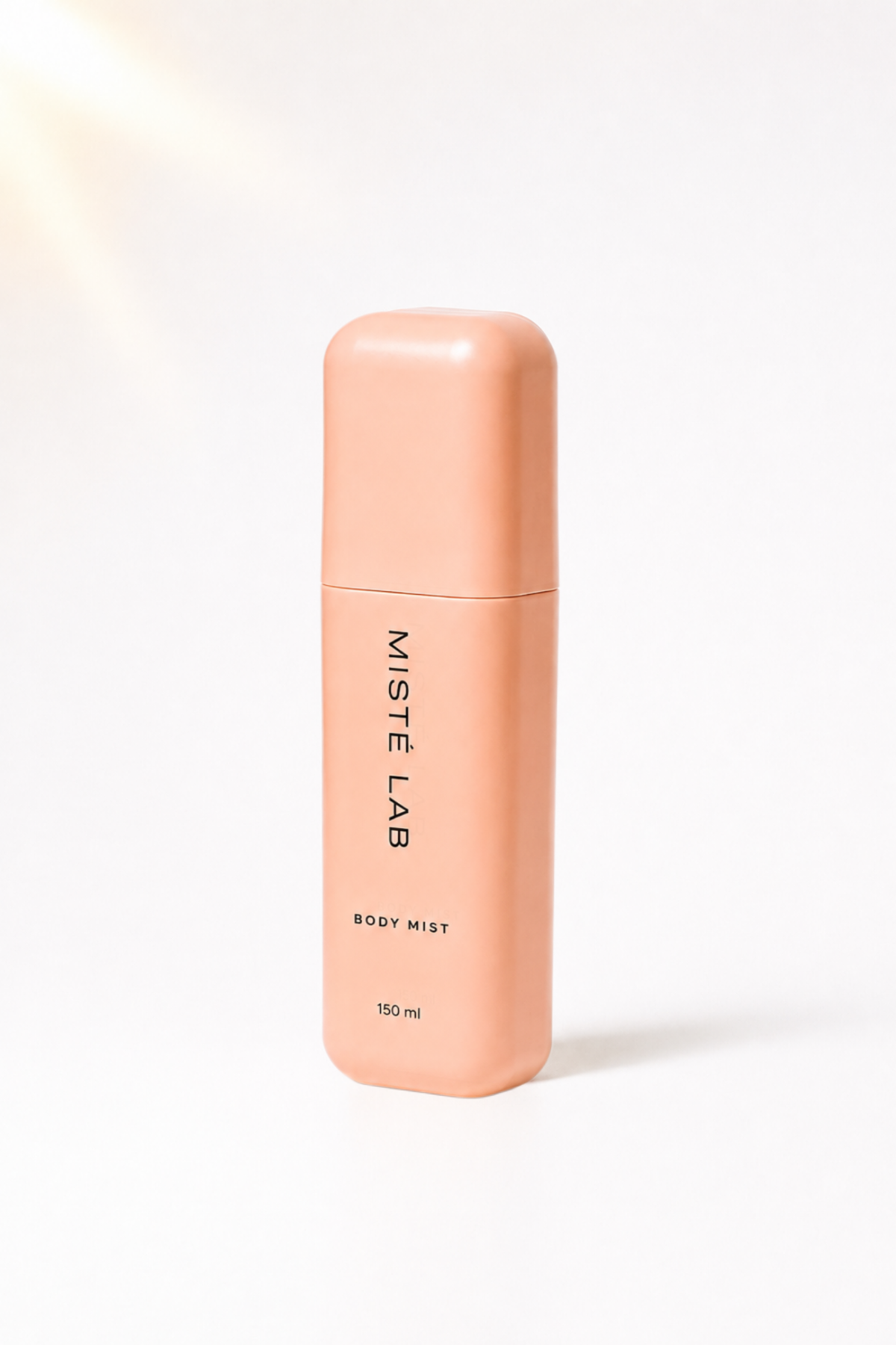 Misté Lab Body Mist – Vanilyalı Vücut Spreyi – 45 derece açılı ürün görseli